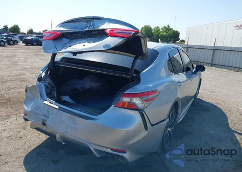 2018 Toyota Camry L/Le/Xle/Se/Xse z USA, uszkodzony, nr VIN JTNB11HK0J3039085